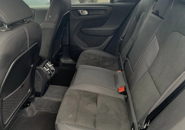 Volvo XC 40 cena 199900 przebieg: 15000, rok produkcji 2023 z Kraków małe 352